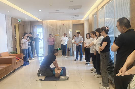 中海沃邦能源公司AED除颤仪部署与急救培训,守护平安筑牢防线!