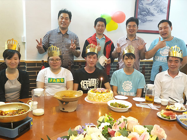 派尼尔员工生日会