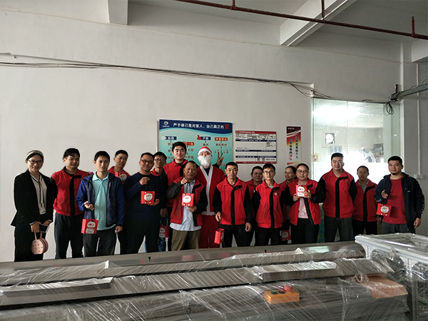 派尼尔圣诞礼物