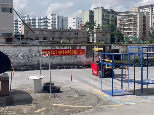 叉车抬高搬运训练视频