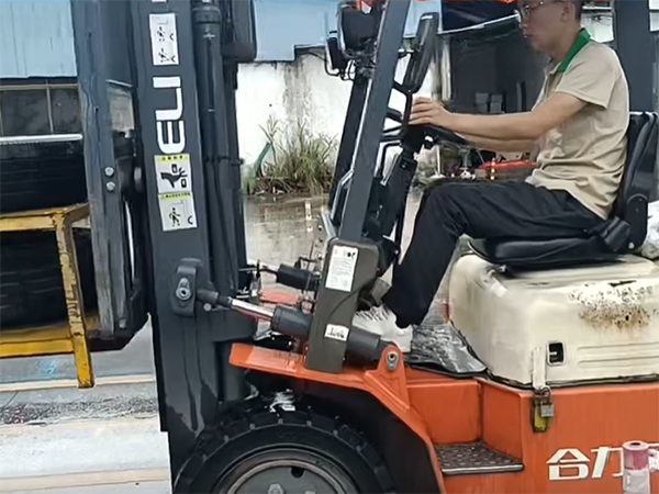 塘厦叉车铲车电工焊工挖机考证复审