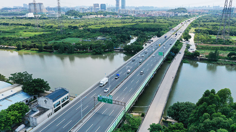 桥梁加固不同方案的效果