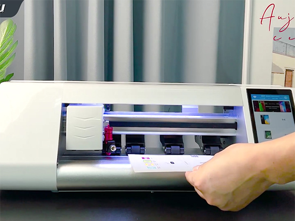 Film cutting and scanning operation