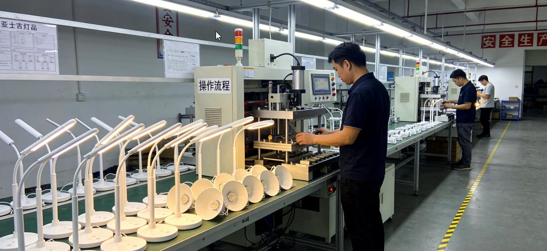 亚士吉工厂或产品场景