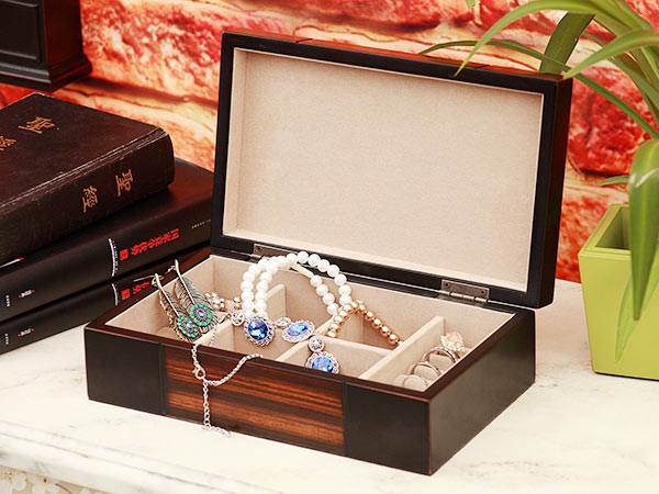 木质首饰盒与皮质首饰盒的区别