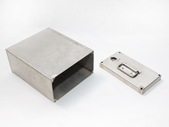 使用铁制电池盒时需要注意的一些问题