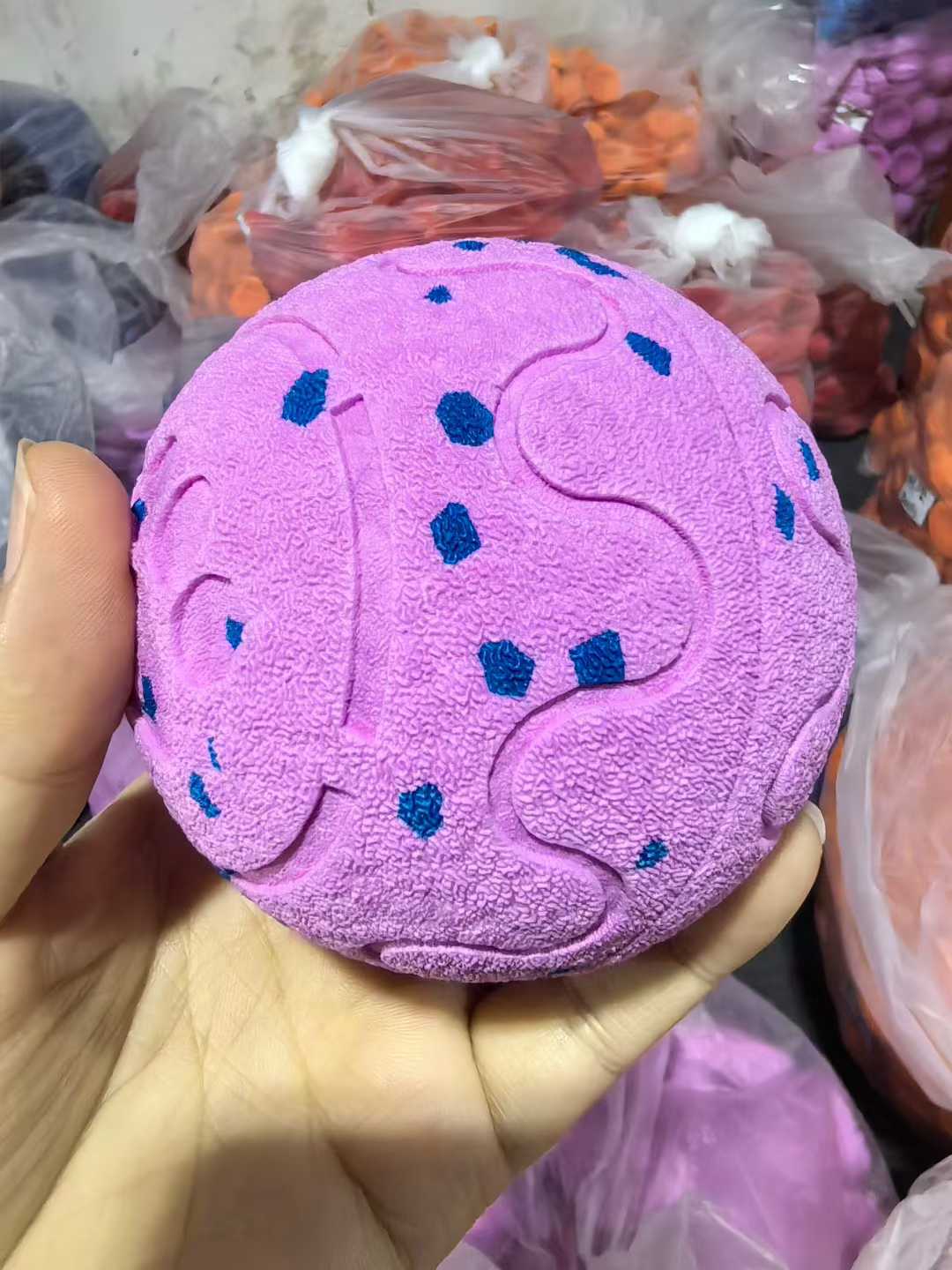 ETPU宠物球定制：鑫扬包装为毛孩子打造专属快乐玩伴