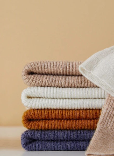 东莞市衣三衣四服饰有限公司