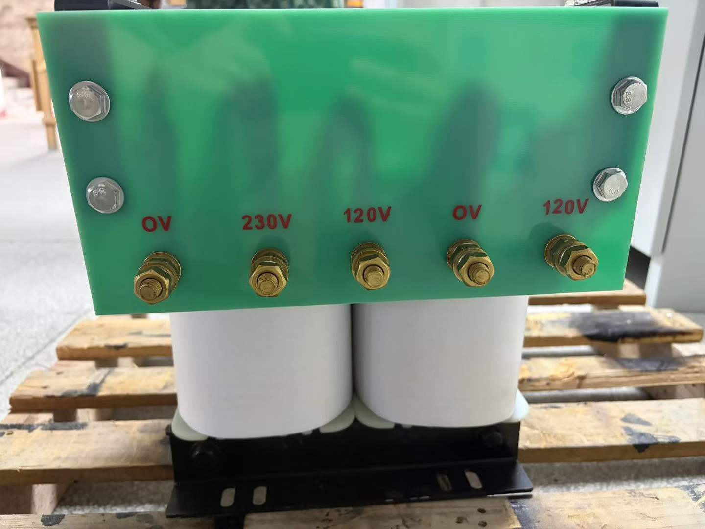 储能电池裂相变压器230V变240V