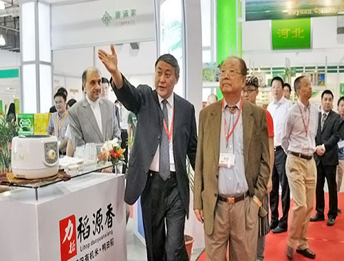 养生食疗企业老板现场参展
