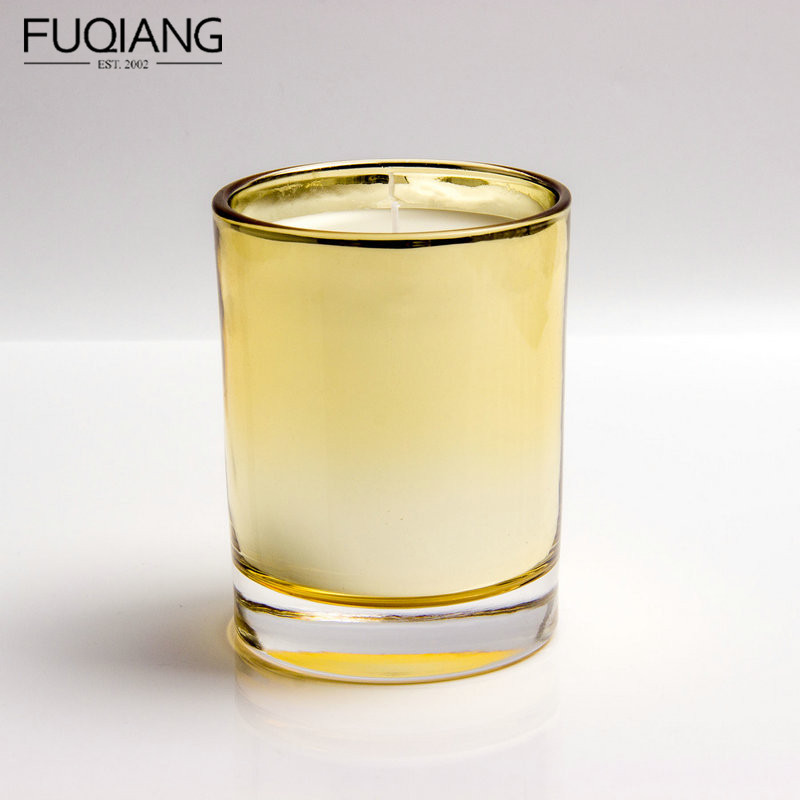 金色玻璃杯蜡烛