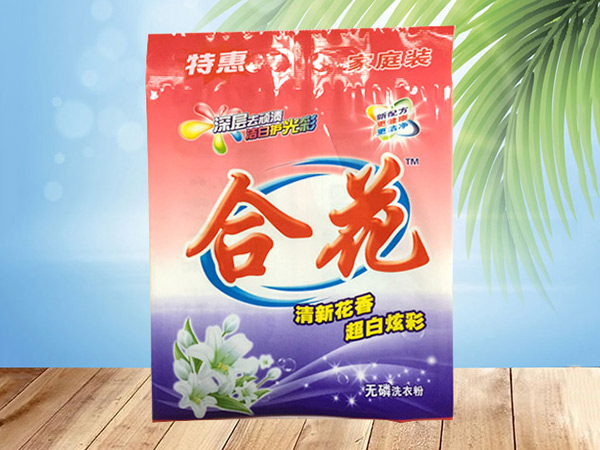 洗衣服应该用洗衣粉还是洗衣液，哪个更好用？以后别选错了！