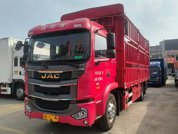 2023年江淮格尔发四缸220马力，车厢尺寸6.8×2.47X高无限，合法备案尾板，车况精品