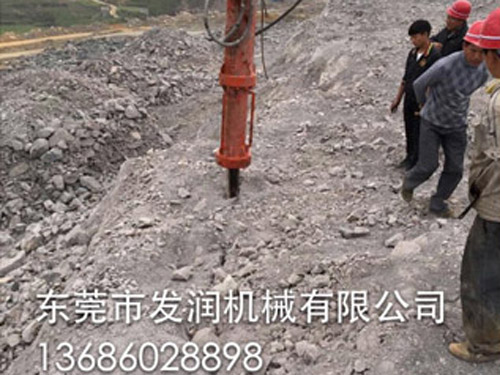 3600吨机载劈裂机...