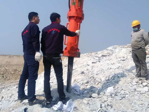 机载劈裂机施工现场