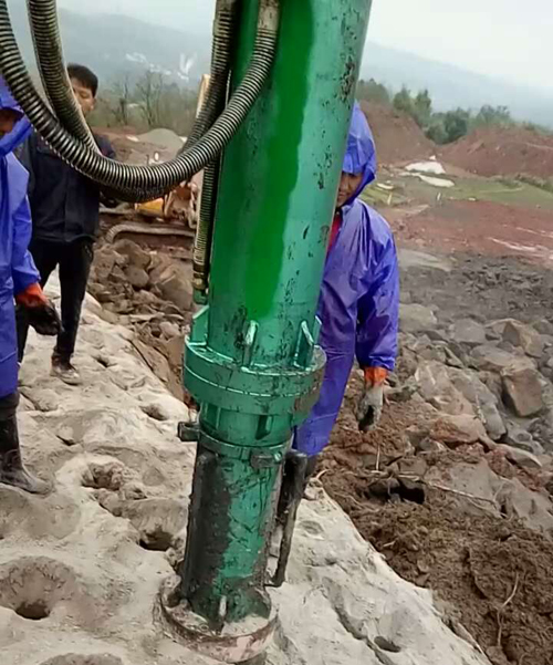 3600吨机载劈裂机...