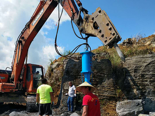 机载劈裂机施工现场