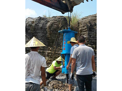 机载劈裂机现场