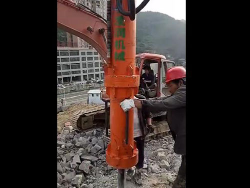 机载劈裂机施工现场