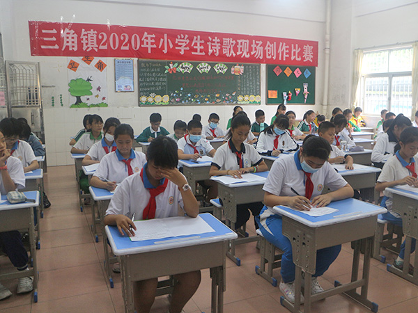 小学生现场阅读