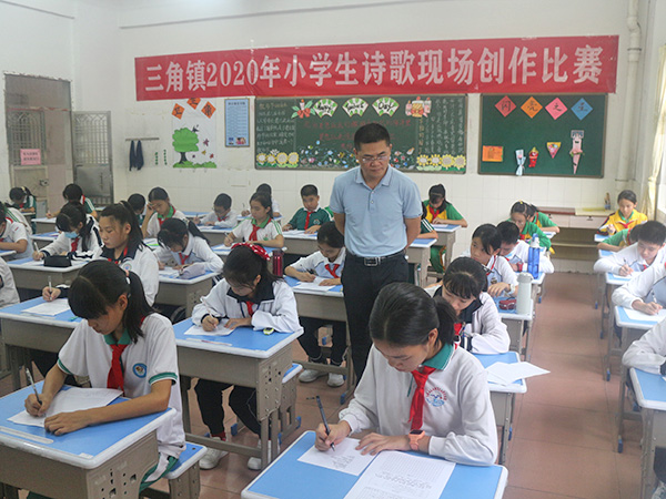 小学生现场阅读