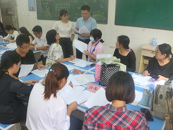 小学生现场阅读