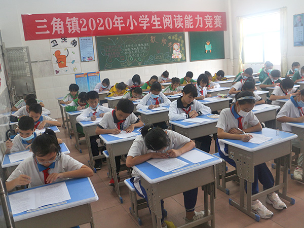 小学生现场阅读