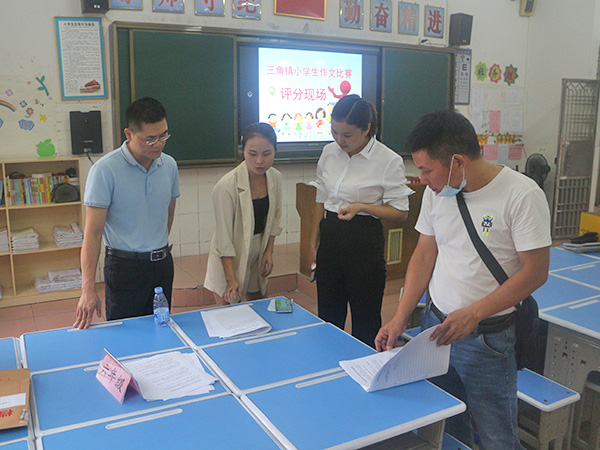 小学生现场阅读