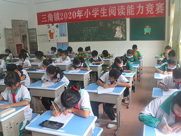 小学生现场阅读