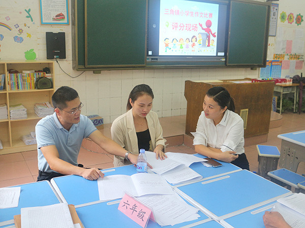 小学生现场阅读