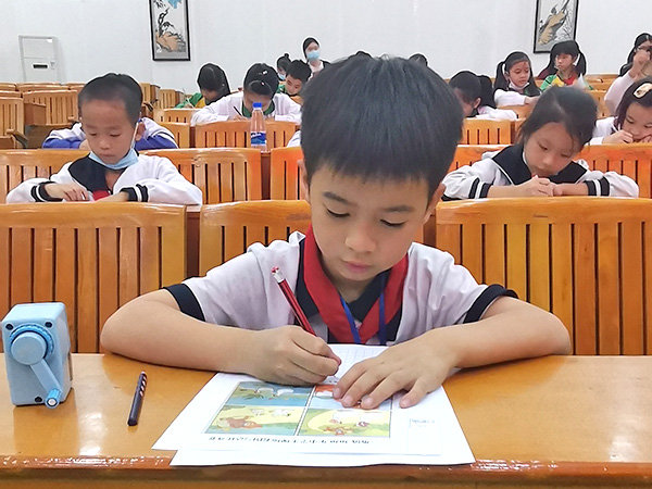 现场看图写话比赛