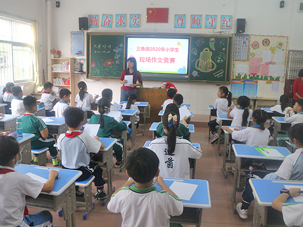 小学生现场阅读