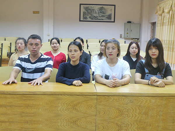 新教师入职宣誓