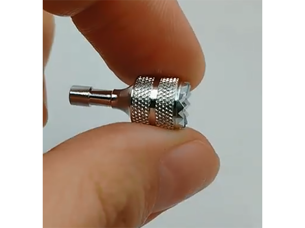 无人机遥控器通用型拇...