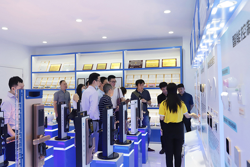 碧桂园集团领导莅临满佳物联总部参观指导