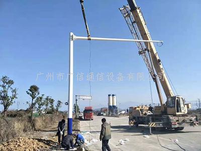 电子警察杆定购热线：13676294460