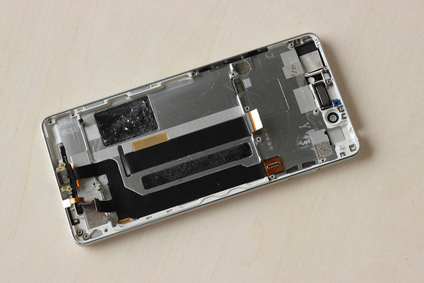 无边框努比亚Z11拆机图解教程，Z11手机螺丝拆卸（下）