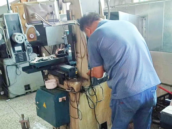 东莞高埗台湾台正618手摇磨床维修