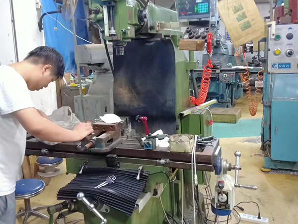 珠海台湾屹俊铣床安装三轴电子尺数显表