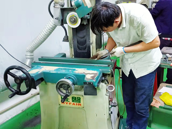 广州新塘旺磐HF一618S手摇磨床维修