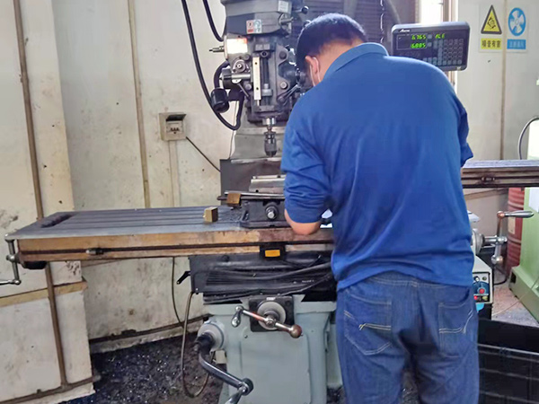 东莞市石碣丰堡艾克门FTH一X4铣床维修