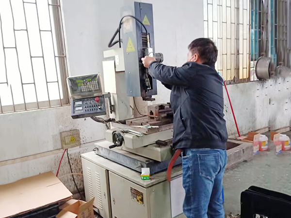 东莞市万江苏州市金马机械DD703打孔机维修