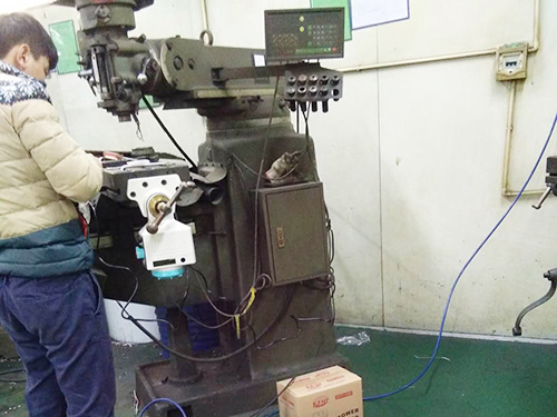 东莞捷甬达铣床安装自动走刀器