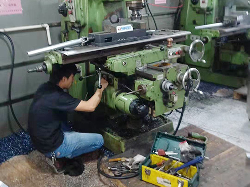 东莞山东威达X5032立式升降台铣床维修