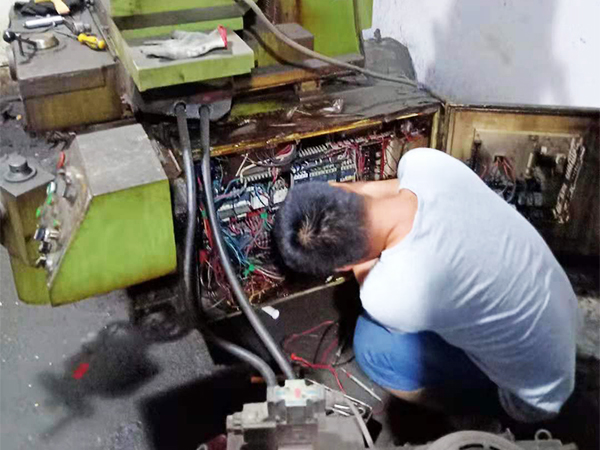 东莞清溪福裕磨床FSG一2A818维修