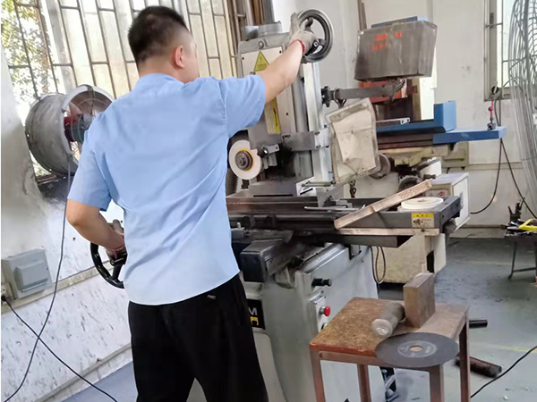 东莞市万江丰堡艾克门FGM一450手摇磨床维修