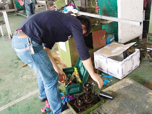 惠州杭州西湖台钻有限公司ZⅩ7045台式铣钻床维修