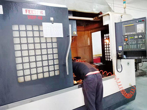 东莞友佳VMP一40发那科电脑锣维修