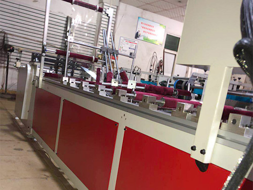 窗帘盒胶盒机生产