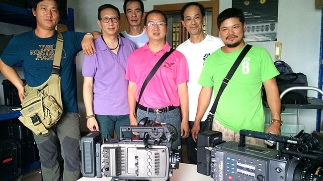 叶总与著名电影制做人...